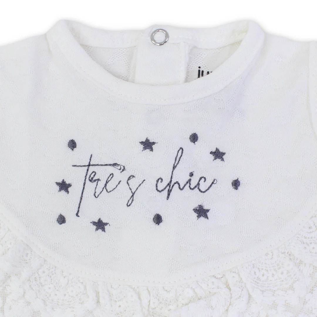 Baby Girls Cotton Romper – Off-White with "Trest Chic" Embroidery - Image 3