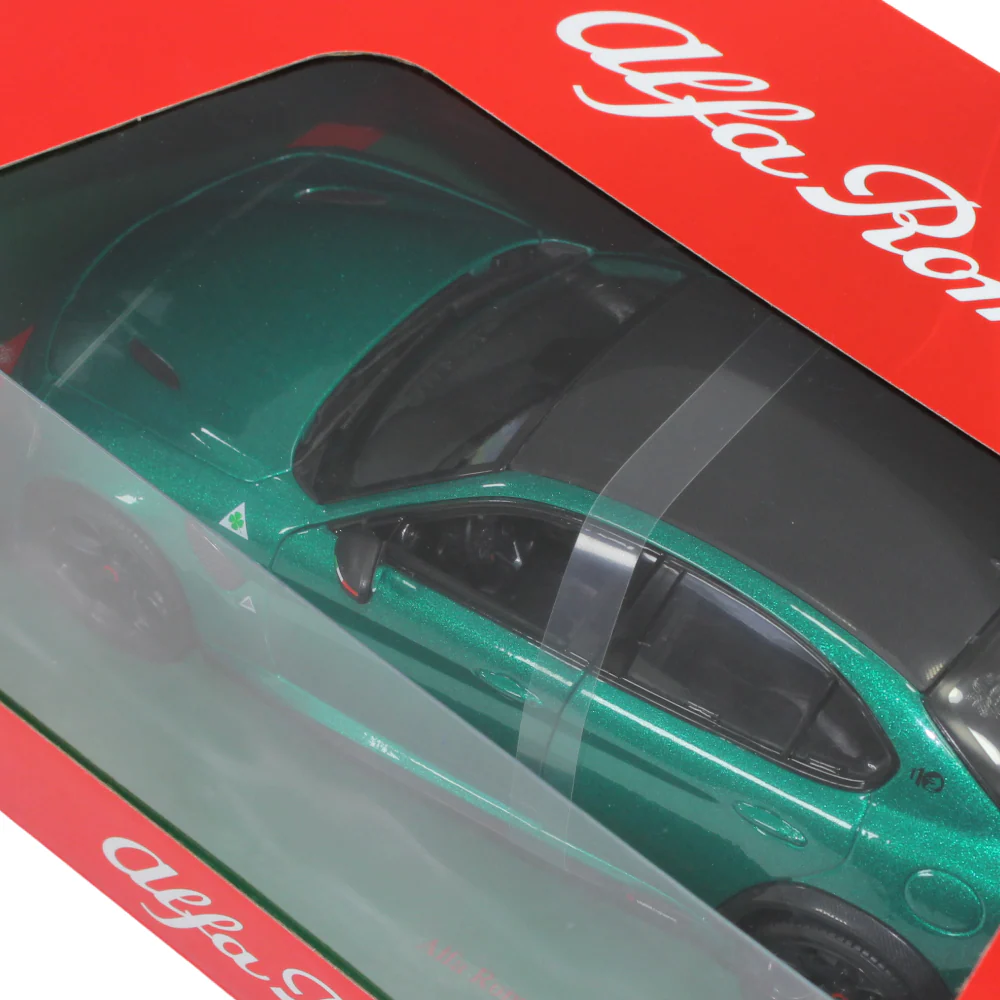 Bburago Alfa Romeo Giulia GTA Die-Cast Car – 1:18 Scale - Image 3