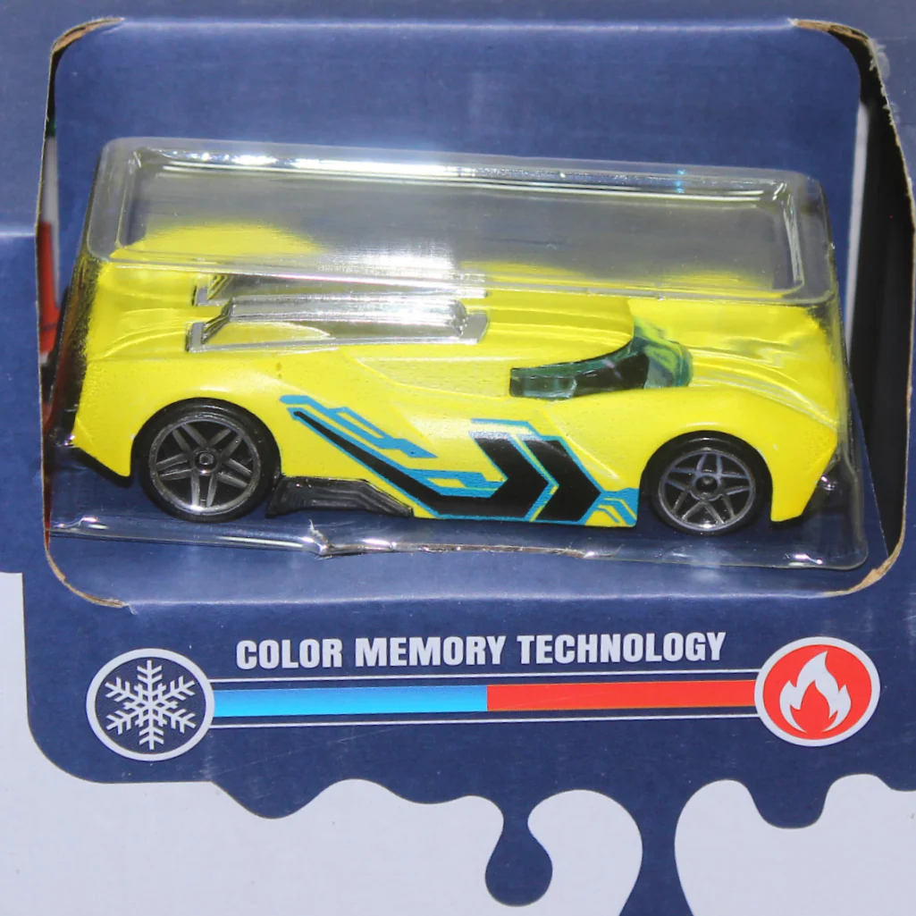 Car Wash Toy Set with Color-Changing Car 28 Pcs – Yellow - Image 4