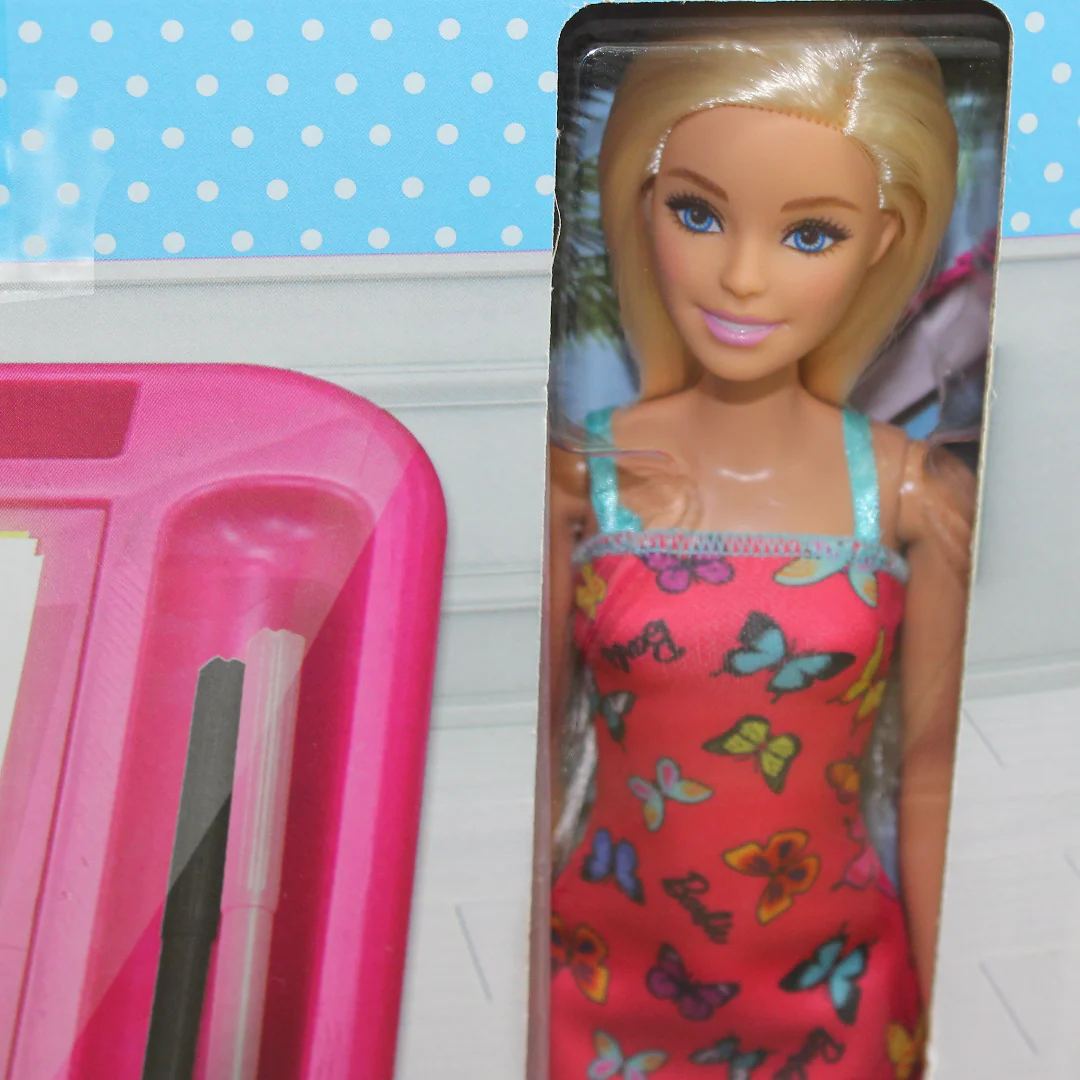Lisciani Barbie Fashion Atelier with Doll - Image 4