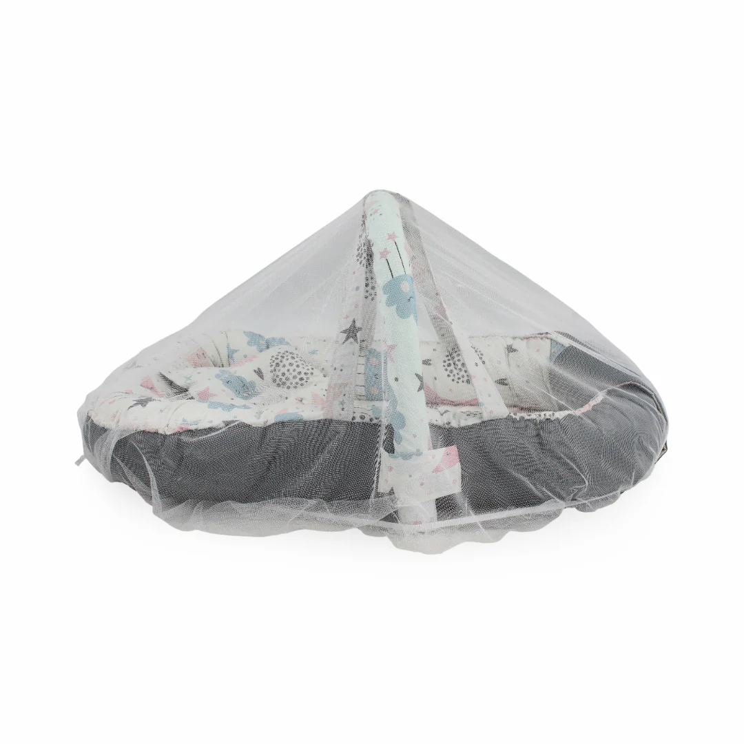 Cotton Baby Nest – Off-White & Dark Grey with Stars Print - Image 4